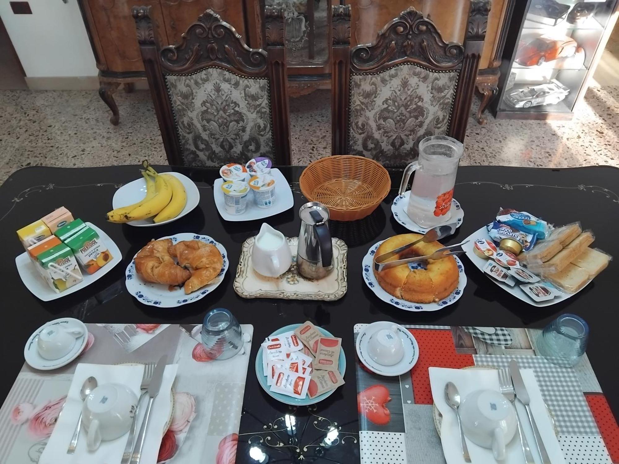 Bed and Breakfast A Casa Di Adele Казерта Экстерьер фото
